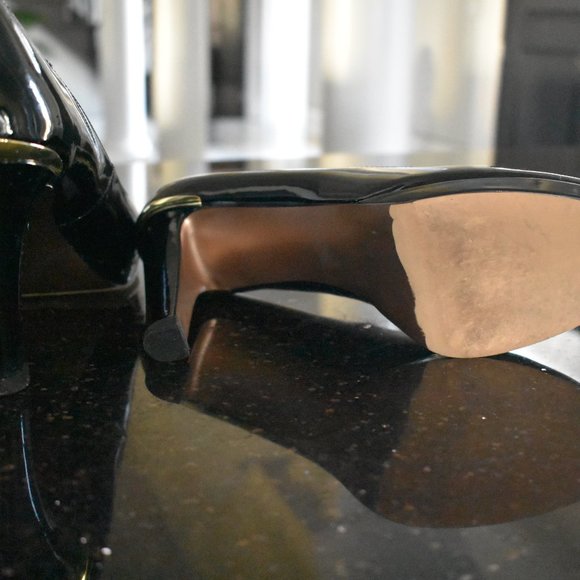 Tahari Black Pumps - Picture 6 of 9